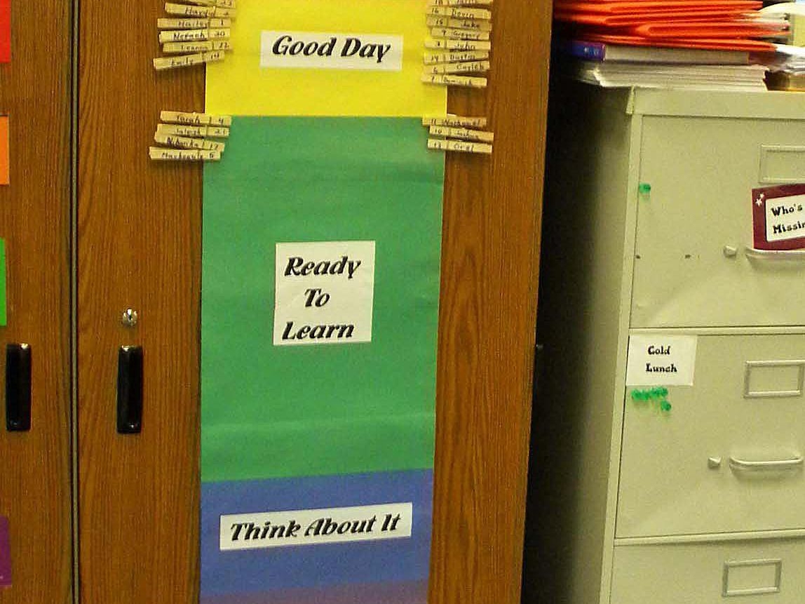 a color classroom behavior chart using clothespins